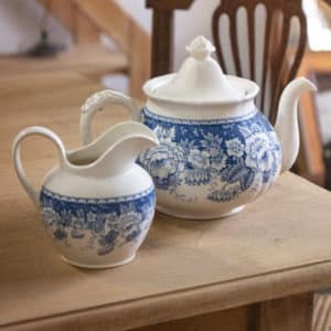 Théière et pot à lait assortis « Myrtille »