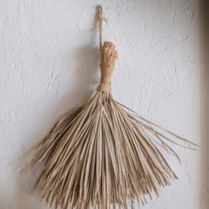 Balais en feuilles de palmier
