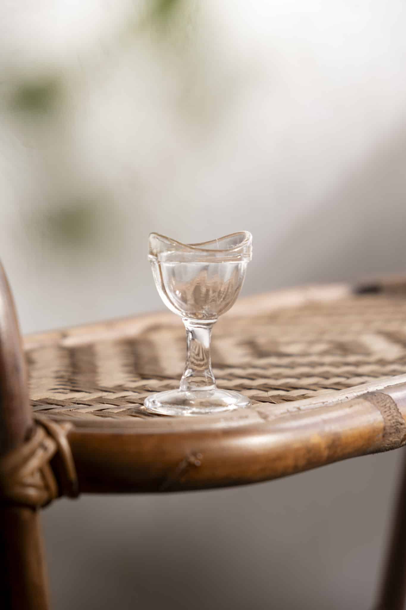 Lave-œil ancien en verre « Apothicaire »