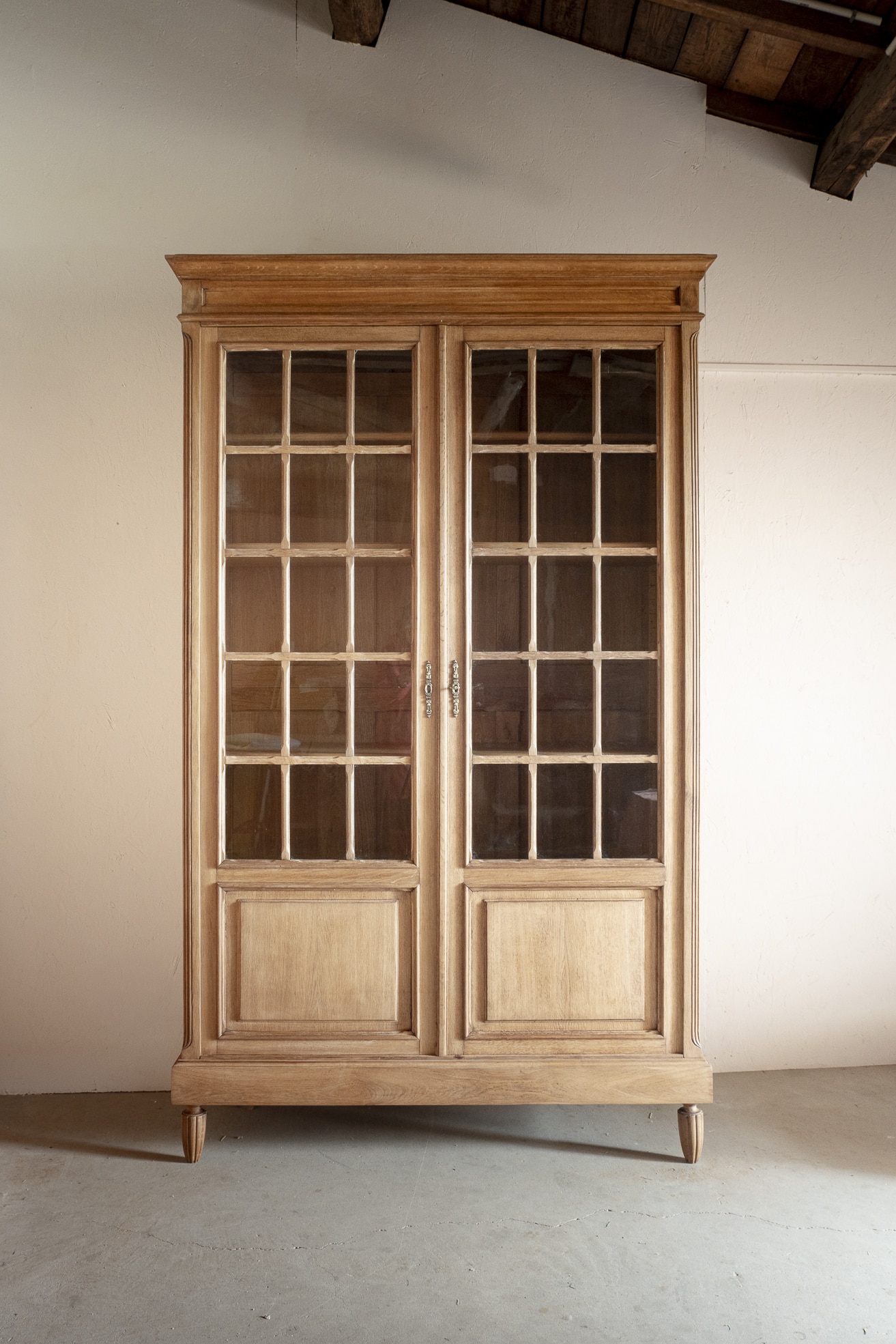 Grande vitrine en chêne « Augustine »
