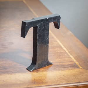Lettre en métal « Théodore »