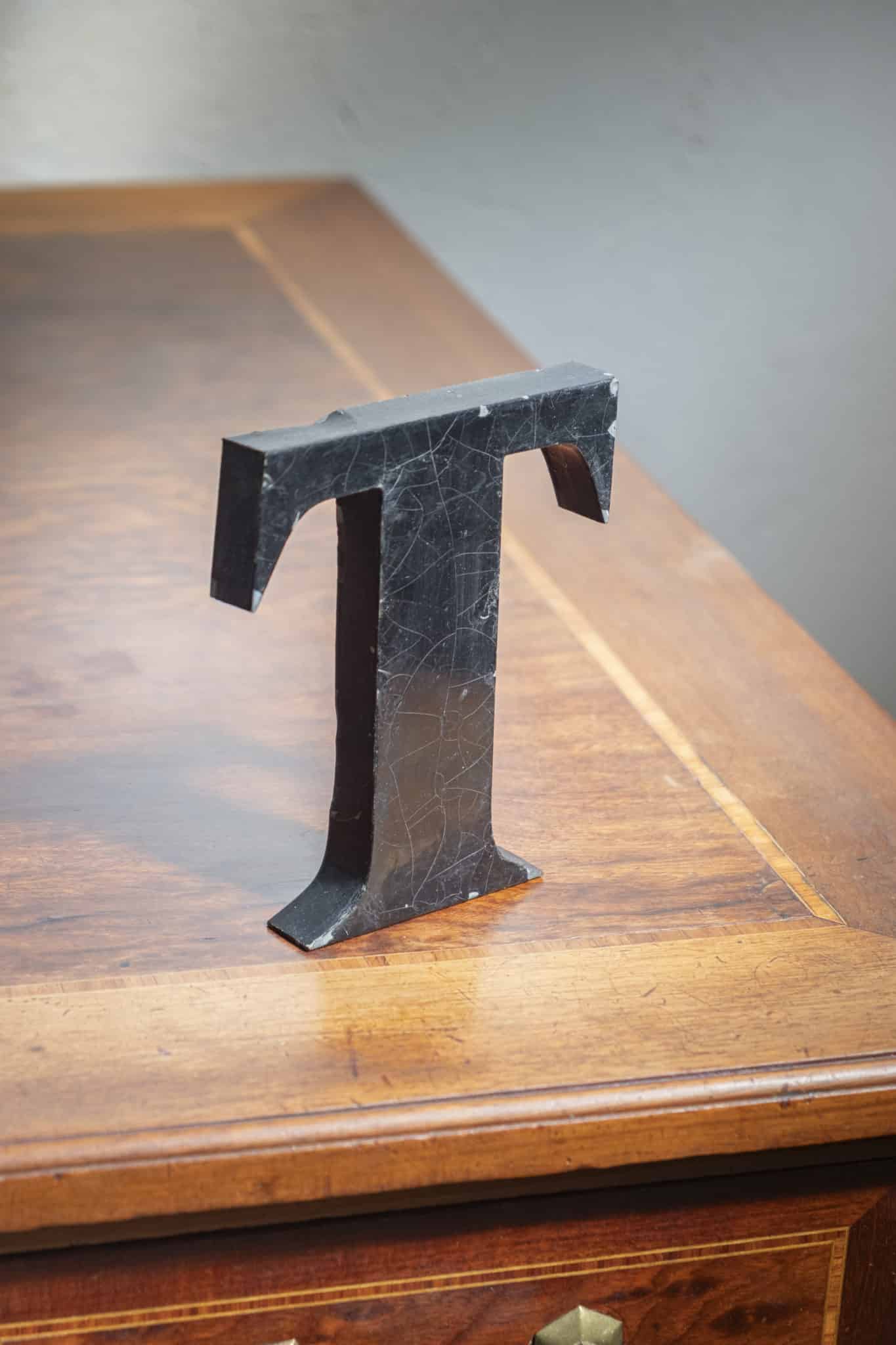 Lettre en métal « Théodore »