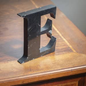 Lettre en métal « Eugénie »