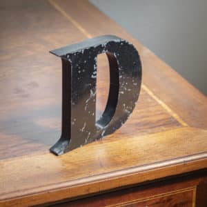 Lettre en métal « Delphine »