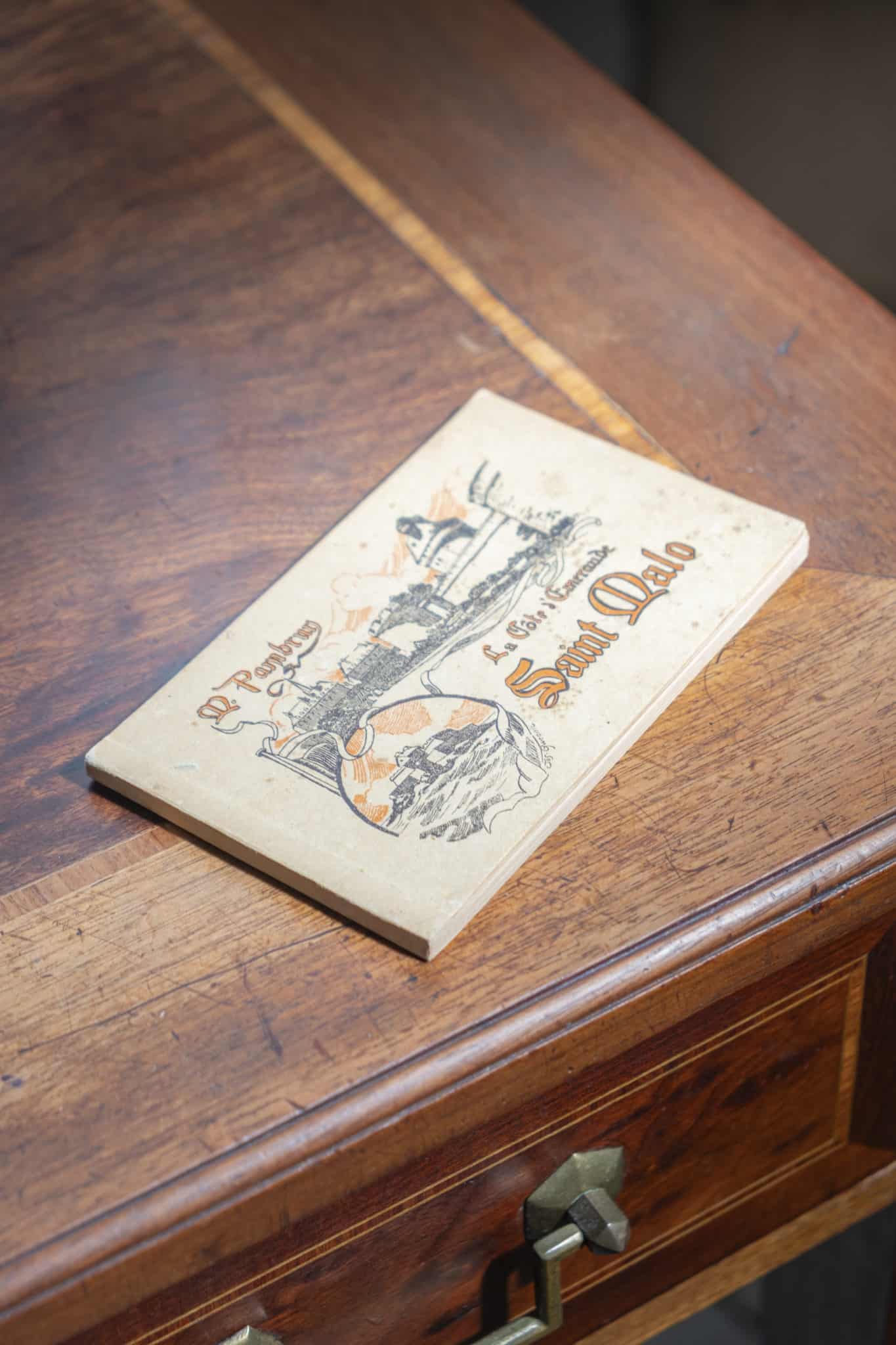 Recueil de cartes postales « Jeanne » — Saint-Malo