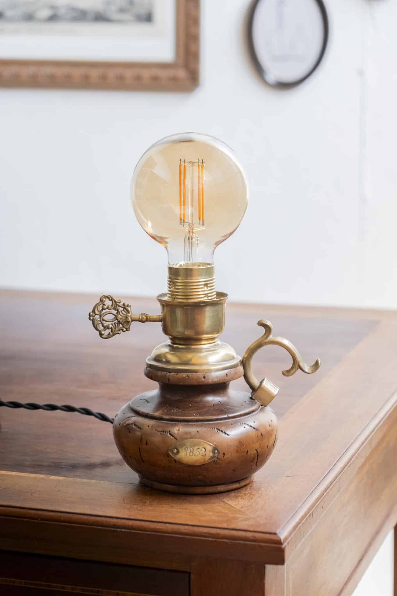 Lampe ancienne électrifiée « Suzette »