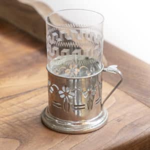 Tasse à grog en verre et métal "Muguette"