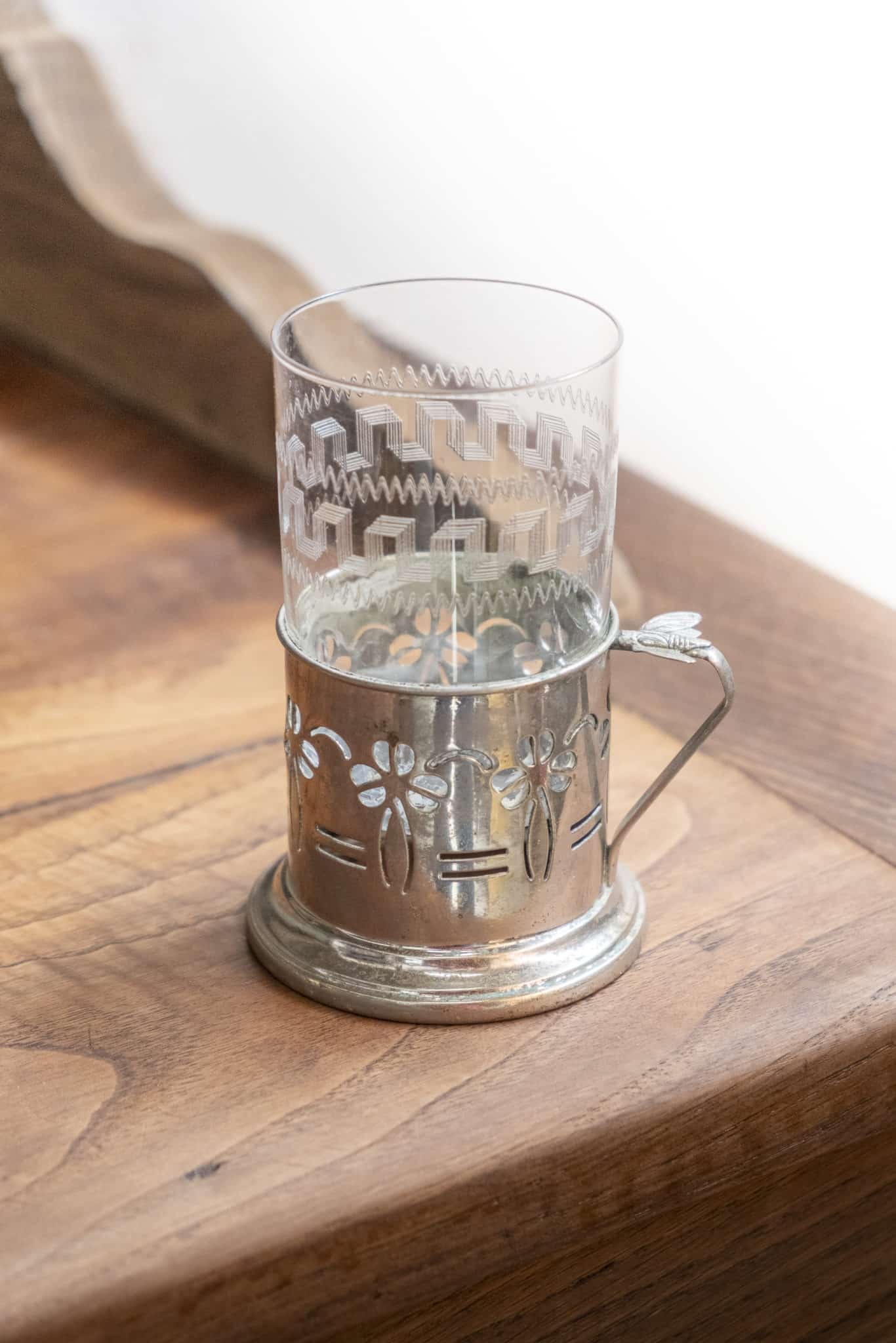Tasse à grog en verre et métal "Muguette"